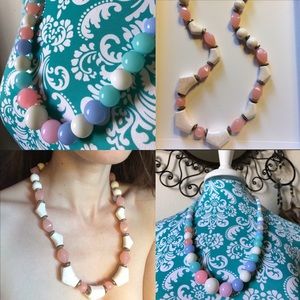Vintage Jewelry - Pastel 80โs Vibes Necklace Pink White chunky Vintage Jewelry - Pastel 80โs Vibes Necklace Pink White chunky
